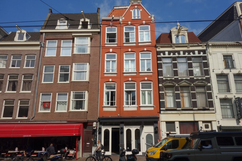 Hotel De Entree Amsterdam, verkoop exploitatie